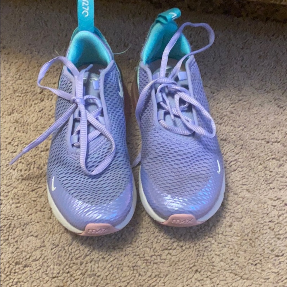 Girls nikes 270